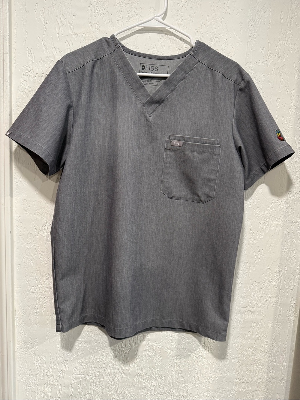 FIGS Men Scrub Top Gray V Neck Short Sleeve Technical Collection Size S